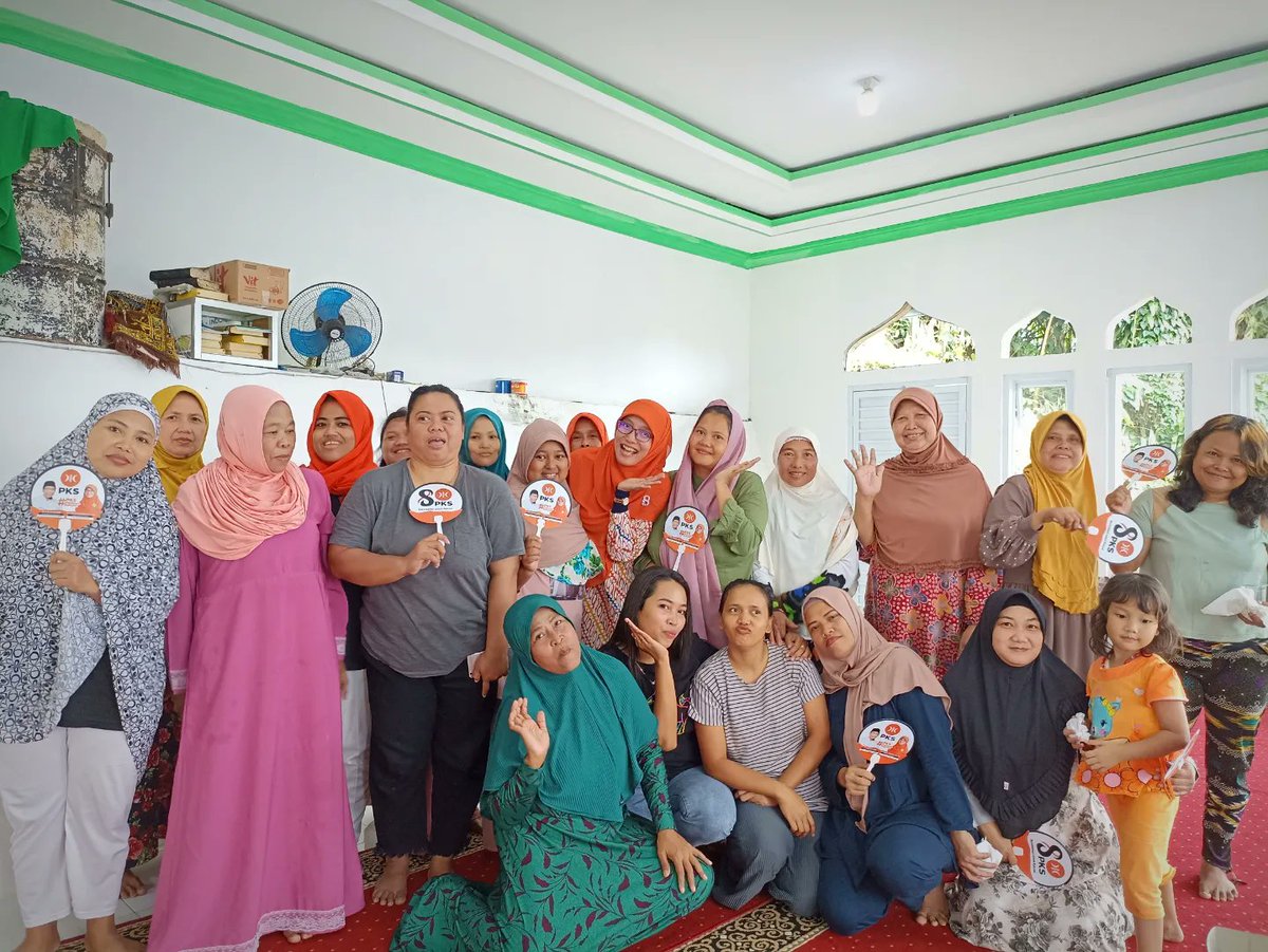 tehannamf's tweet photo. PKS Menyapa hari ini,
Ngaliwet bareng🤭
#cogar #coconutgarden #pksmenyapa https://t.co/sxjGTtVejf