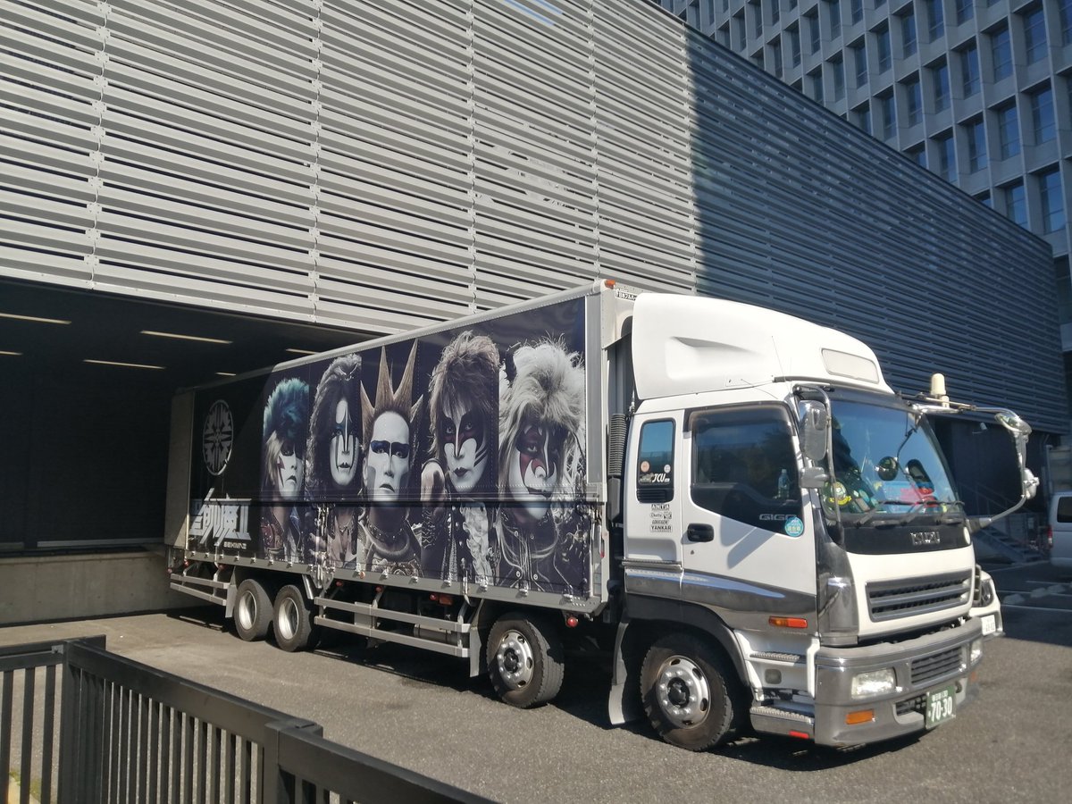 msadct3310's tweet photo. 昨夜のMISIA＠城ホールからのフェスティバルホール!
美里姐さんとよしもと刺客？ゲストとの絡みコラボ楽しみです。
ラインナップの変化も気にしつつ…　控え目に弾けます。#渡辺美里　#Goodtimetour https://t.co/X2RVNEozec