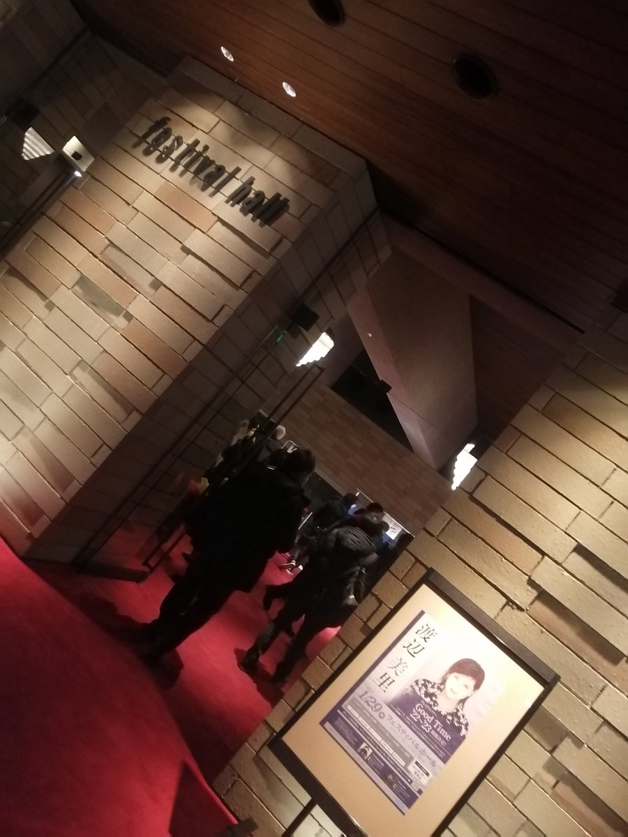 msadct3310's tweet photo. 昨夜のMISIA＠城ホールからのフェスティバルホール!
美里姐さんとよしもと刺客？ゲストとの絡みコラボ楽しみです。
ラインナップの変化も気にしつつ…　控え目に弾けます。#渡辺美里　#Goodtimetour https://t.co/X2RVNEozec