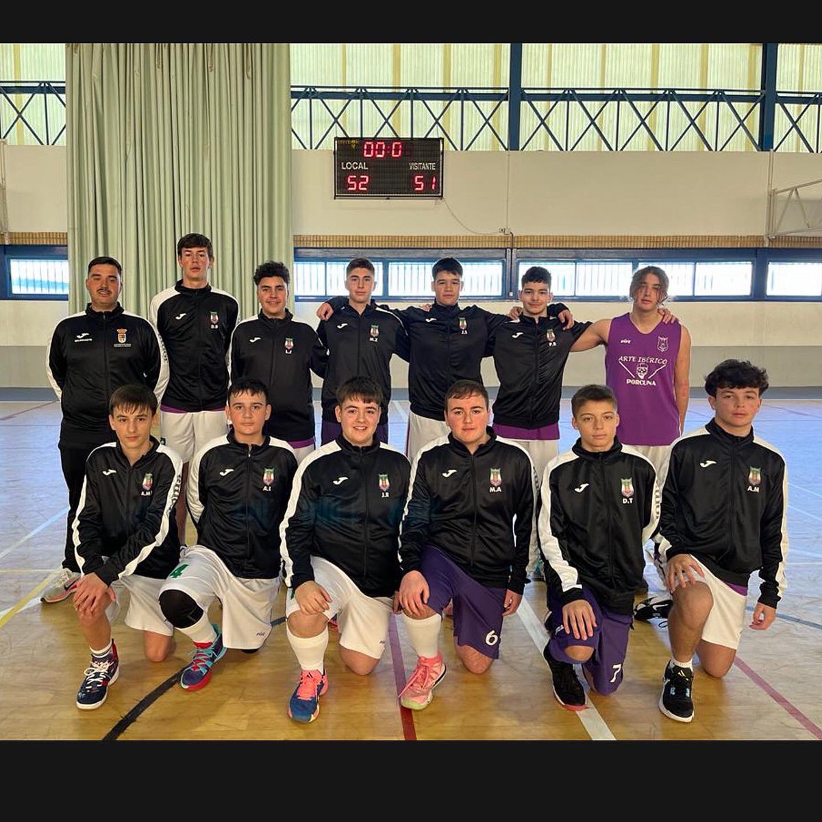 PorcunaCB's tweet photo. Victoria del Cadete Mixto frente al CB la Mota. 
.
.
.
#porcunacb #arteiberico #porcunaclubdebaloncesto https://t.co/gPIl2QhPJy
