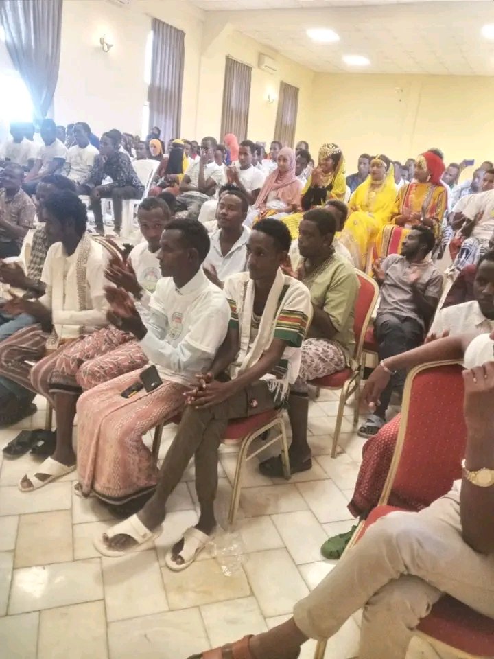 lahadda88's tweet image. Unity #Afar Youth Association graduates students in Afar-Af language every 6 months in #Awash city.  Today, students have received certificates of attendance in the last six months. 

Inkittiino Qafar Qunxaaneytih Egla 6 Alsah Qafar Afih Barittol Aydakaakanisak Sugte Barteeniti