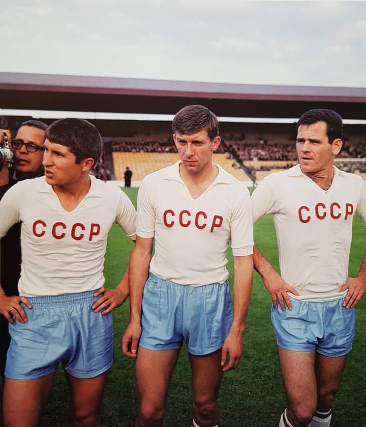 fussballgeekz's tweet photo. #USSR line up against #NorthKorea at #AyresomePark, #Middlesbrough at #FIFAWorldCup 1966, the #Soviet side running out comfortable 3-0 #WINNERS. #CCCP #USSdR #DPRKorea @FIFAWorldCup @Boro @ColdWarPod #England https://t.co/pPCNXOGJ6v