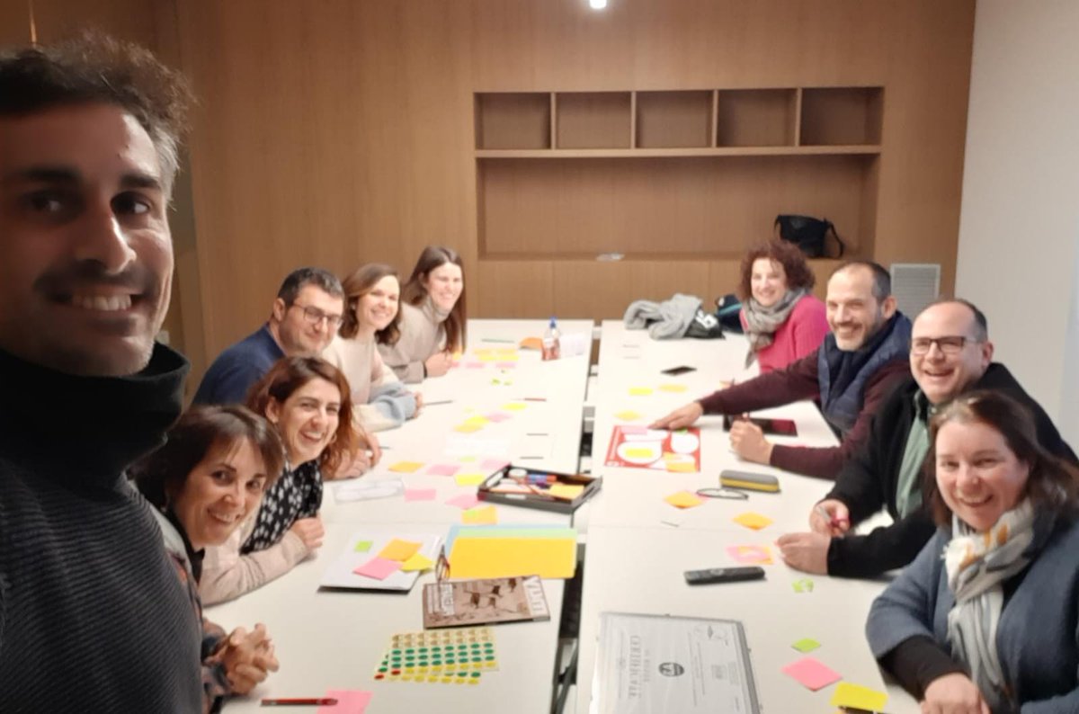 afavedrunavall's tweet photo. Trobada d'Ampa/Afa's dissabte al matí a Vic. Una bona oportunitat per treballar pel futur les associacions. @VedrunaCat #escolacompromesa #escolafamiliar https://t.co/WuSipo8R0h
