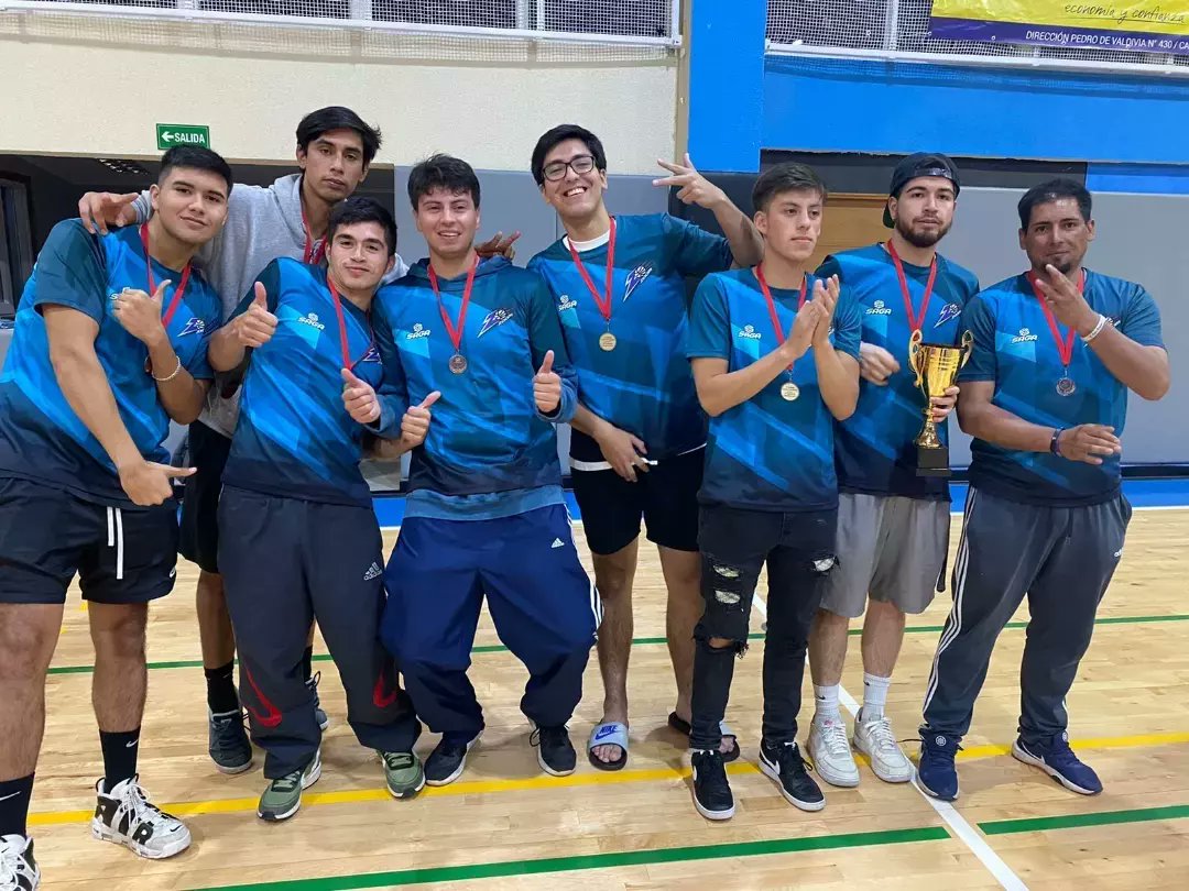 basketzoom's tweet photo. 🏀⛹🏻‍♂️💪🏆Sabado de Basquetbol de verano y pretemporada en Carahue. Jornada vespertina y definiciones, Triunfo de Zoom vs Panteras (72-52). Con esto y con varias ausencias se logra el tercer lugar del torneo con un record de 2-2, en la Copa Liceo Carahue, en el Gimnasio Olimpo. https://t.co/Tm9Qc2BHrI