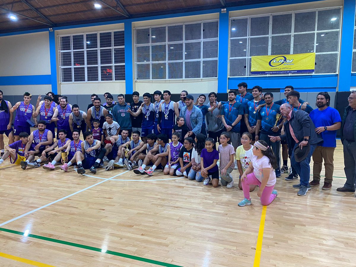 basketzoom's tweet photo. 🏀⛹🏻‍♂️💪🏆Sabado de Basquetbol de verano y pretemporada en Carahue. Jornada vespertina y definiciones, Triunfo de Zoom vs Panteras (72-52). Con esto y con varias ausencias se logra el tercer lugar del torneo con un record de 2-2, en la Copa Liceo Carahue, en el Gimnasio Olimpo. https://t.co/Tm9Qc2BHrI