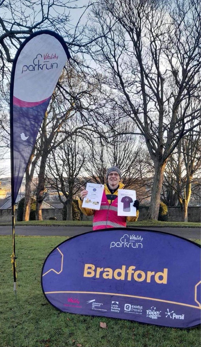 Listerparkrun's tweet photo. Just to prove that people who do social media for parkrun also leave their screens sometimes, here a picture of yours truly receiving my 25 milestone volunteering certificate yesterday at Bradford.
Fancy volunteering with me next week? Yes? Then email bradford@parkrun.com 🙋♂️🙋♀️ https://t.co/hCj5qTR0vU