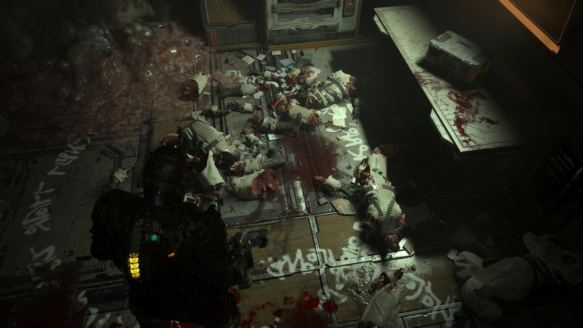 Walking in to every room and doing this. #DeadSpace