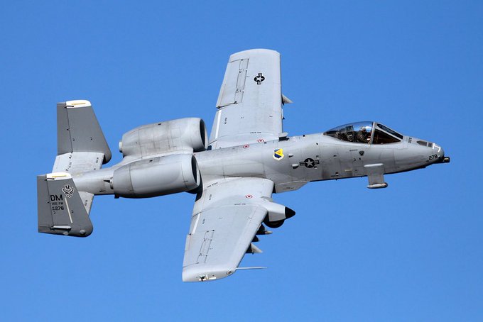 第40回はA-10サンダーボルトIIです。A-10はアメリカで開発された攻撃機でやはり特徴は車一台分程の大きさを持つ強力