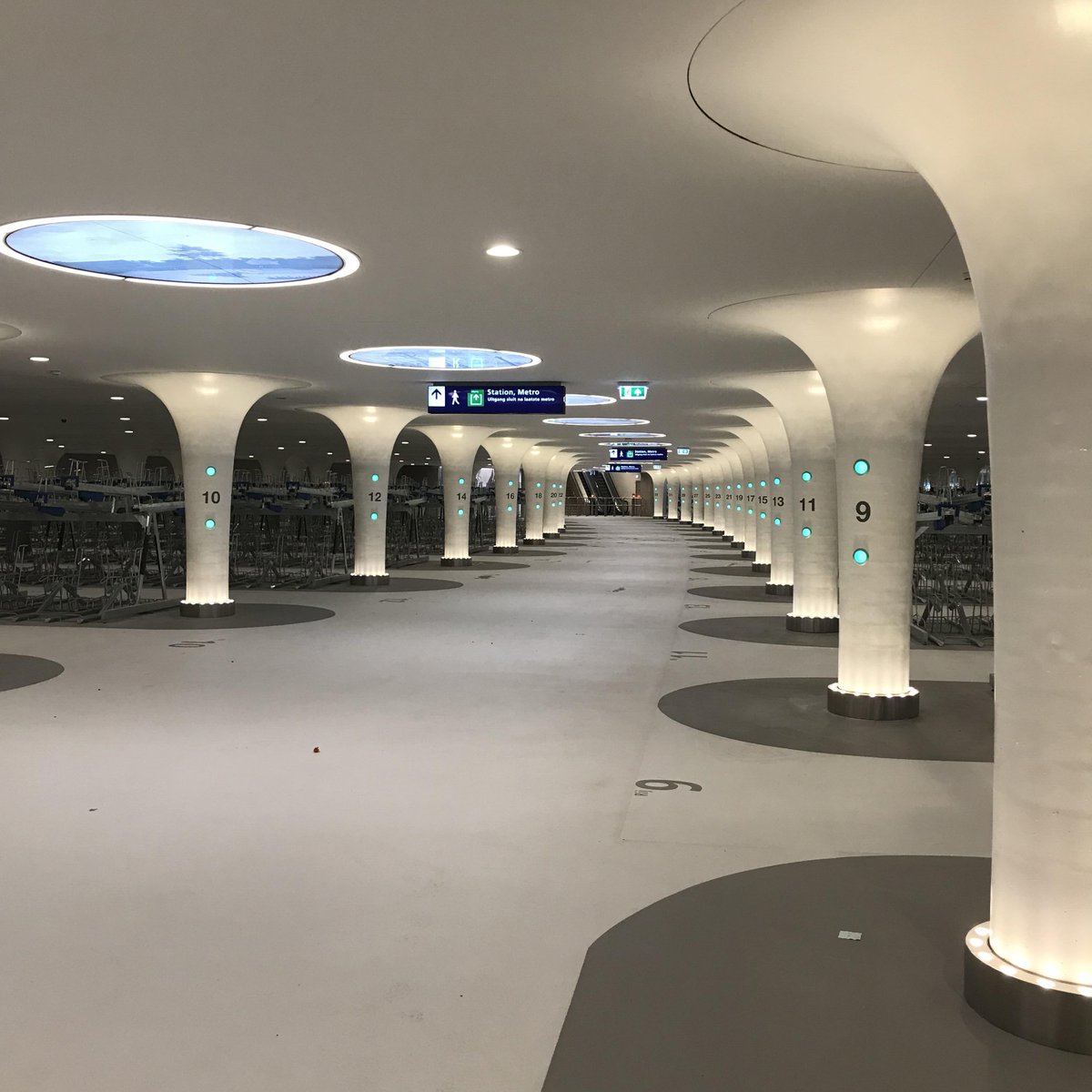 MaxBoeglGroup's tweet photo. Feierliche Eröffnung Unterwasser-Fahrradgarage in Amsterdam 🎉🚲
#maxbögl #maxboeglgroup #infrastruktur #garage #unterwasser #fahrrad #amsterdam #deentree #stellenfrei #dasteambrauchtdich #wearehiring https://t.co/UizKFvC2dh