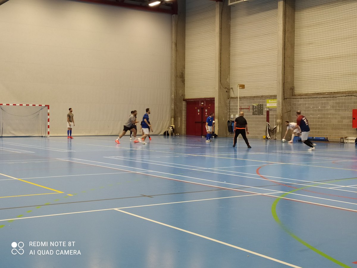 JetteUnited's tweet photo. Envie d'intégrer une équipe de futsal? Prenez contact avec nous ! 🙂 #Futsal ⚽ #JetteSUnited🤩✌👍 #Recruitmentnight #Equipe1ere🥈 #Creationd'uneequipeveteran⚽💪✌😀 https://t.co/q5nK6cHXJP
