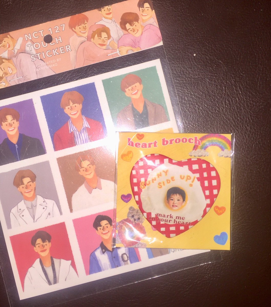 sisjurate's tweet photo. WTS🎀💖
Heart brooch mark 65 บาท
Nct 127 Sticker 50 บาท

: มาร์ค เข็มกลัด สติกเกอร์
ค่าส่ง 30 (แฟลช)
#ตลาดนัดnct #ตลาดนัดnct127 https://t.co/tgMN5i6Hf1