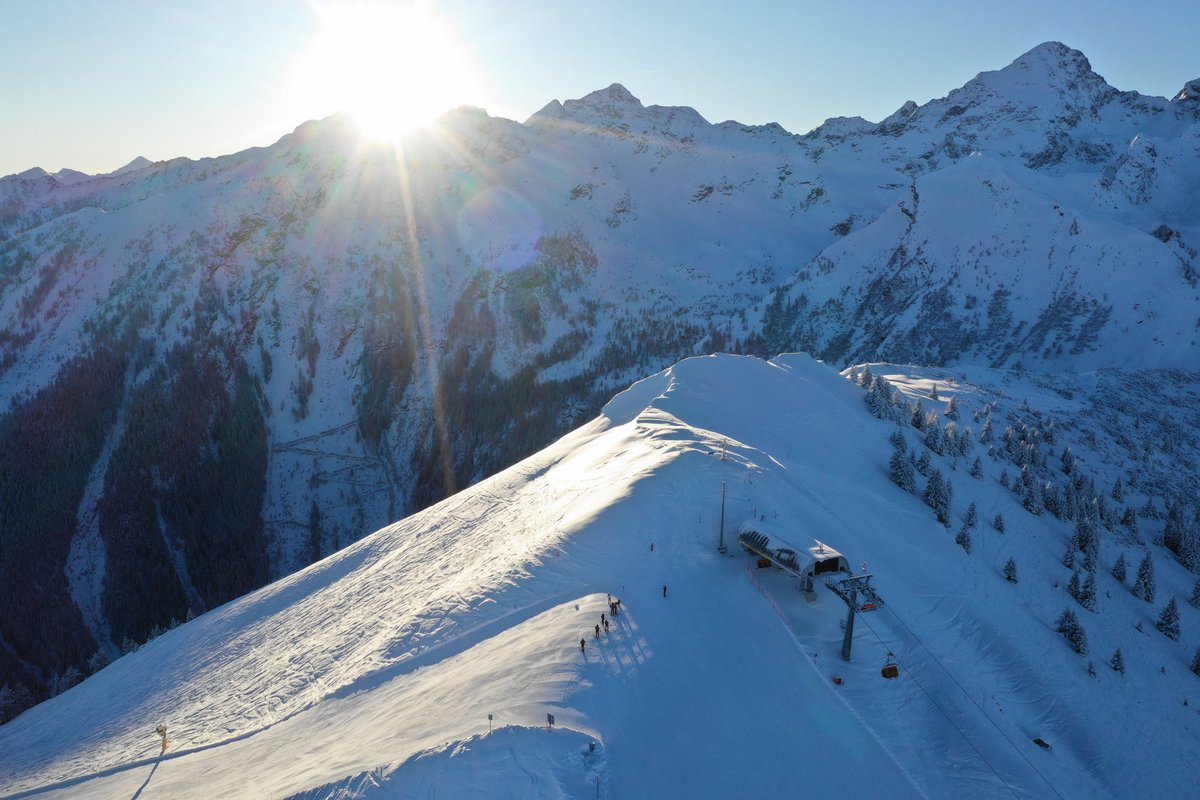 HauserKaibling's tweet image. Genießt den sonnigen Sonntag ☀️⛷️ 
Tipp: Skipass zum Frühbucher-Bonus bestellen 👉 hauser-kaibling.at/bestpreis
#startyourdayright #hauserkaibling