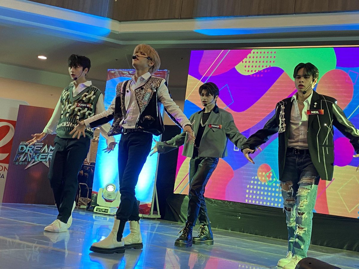 DreamMakerOfc's tweet photo. Thad, Josh W., Kim &amp; Neil performing Alive #DreamMakerAtRobGalleria https://t.co/9rvLqEpWSL