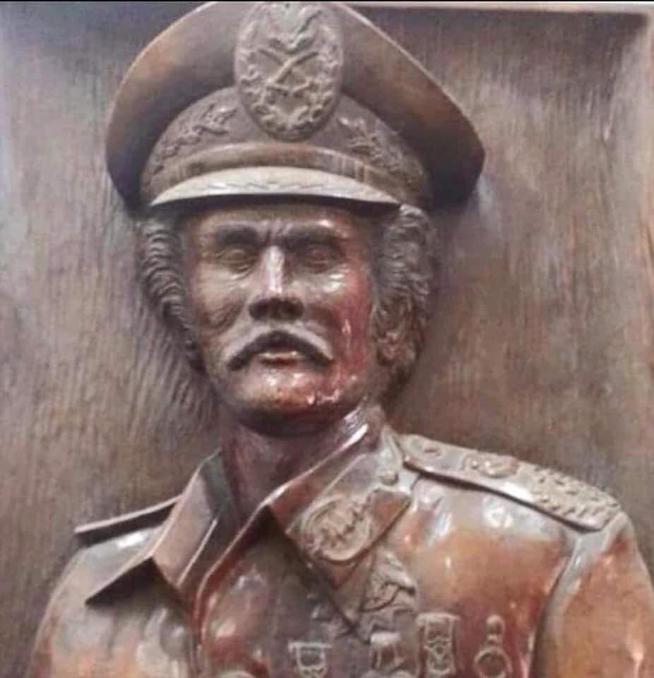 علي عبدالله صالح هو أحد الثلاثة التبابعة الذين وحدوا اليمن وحكموها موحدة خلال الخمسة الاف عام من تأريخ اليمن . هذا هو التأريخ شئتم أم أبيتم .🇾🇪✋ الله يرحمگ 🤲