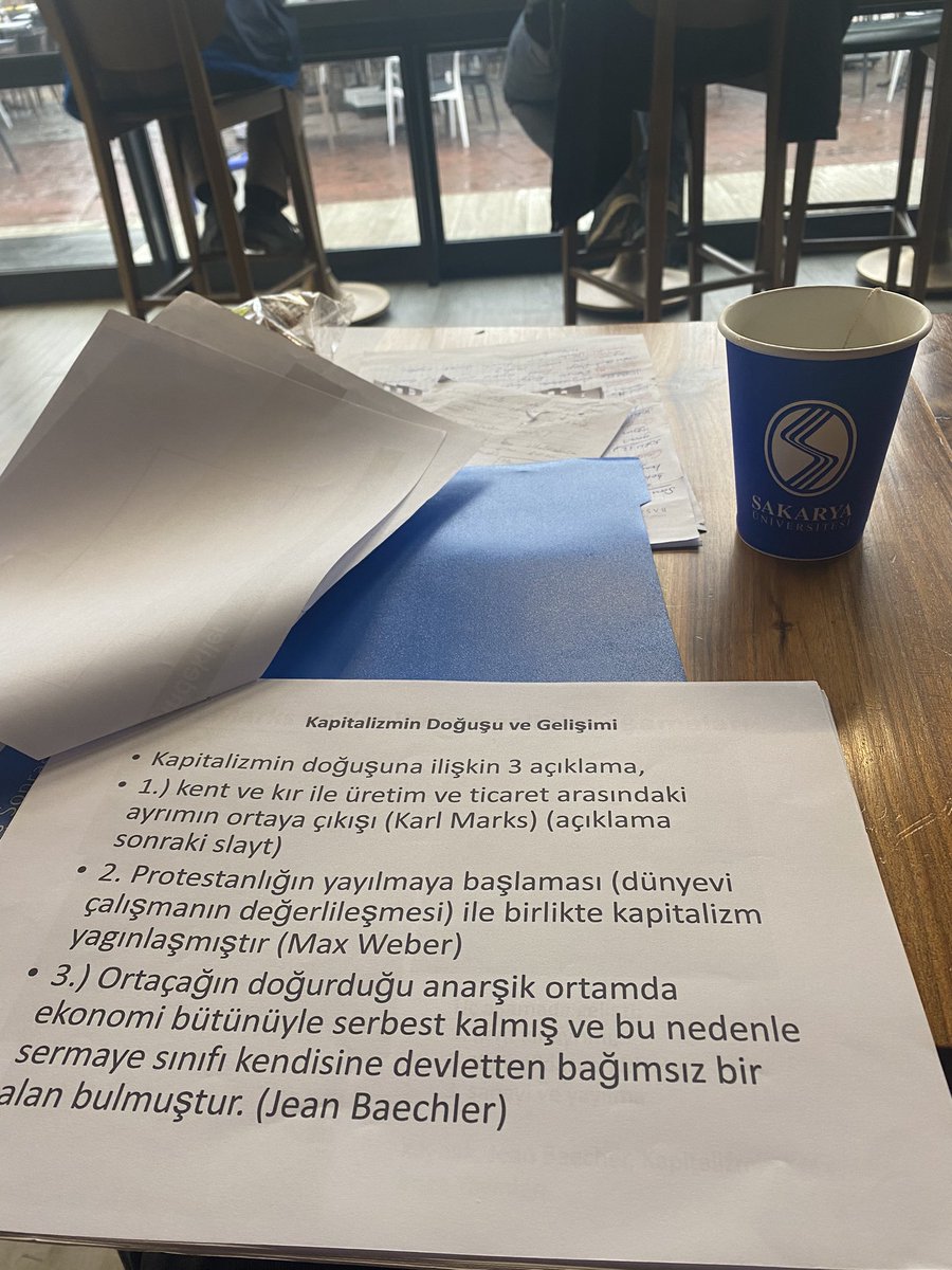 Pazar sabahı ders pek iyi gitmiyor😏
Son sınavlar🙏🌱 #sakaryaüniversitesi #uluslararasıilişkiler #final #AvrupaBirliği