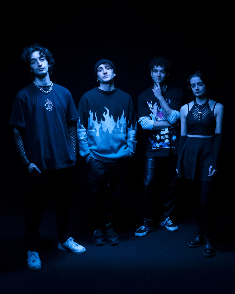 The instrumentals and vocals of 'Blue Moon' have a soulful quality to them whilst Nemøde also delivers uplifting melodies  <a href="/nemodeband/">Nemode</a> 

musiccrowns.org/new-music/the-… <a href="/OBsMusicUk/">Boulent Mustafa</a>