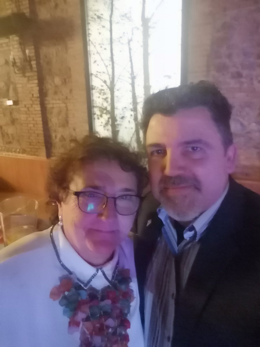 TxemaAlmela's tweet photo. Anoche en #LaCasadelaLuz rendimos homenaje por su jubilación a nuestra compañera y tutora del #MIR la Dra Isabel Hidalgo. Una de las mejores médicos de Familia de #Murcia y un ejemplo de vida y superación.
¡Gracias Isabel! ❤️🩺
#AtenciónPrimaria https://t.co/r6eTopfBMT