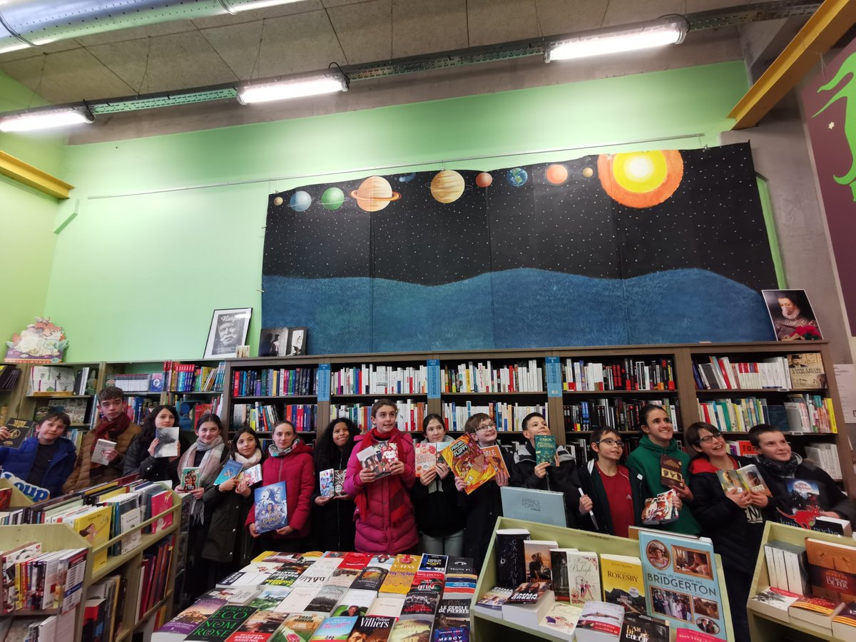 clguzerche's tweet photo. Jeudi 26 janvier, sortie à la librairie d'uzerche " la petite marchande d'histoires". Les élèves ont choisi les nouveautés qui enrichiront le fonds documentaire du CDI. Nathalie, la responsable, leur a parlé du métier de libraire, de la chaîne du livre et de la loi Lang. https://t.co/loHWN4sgxl