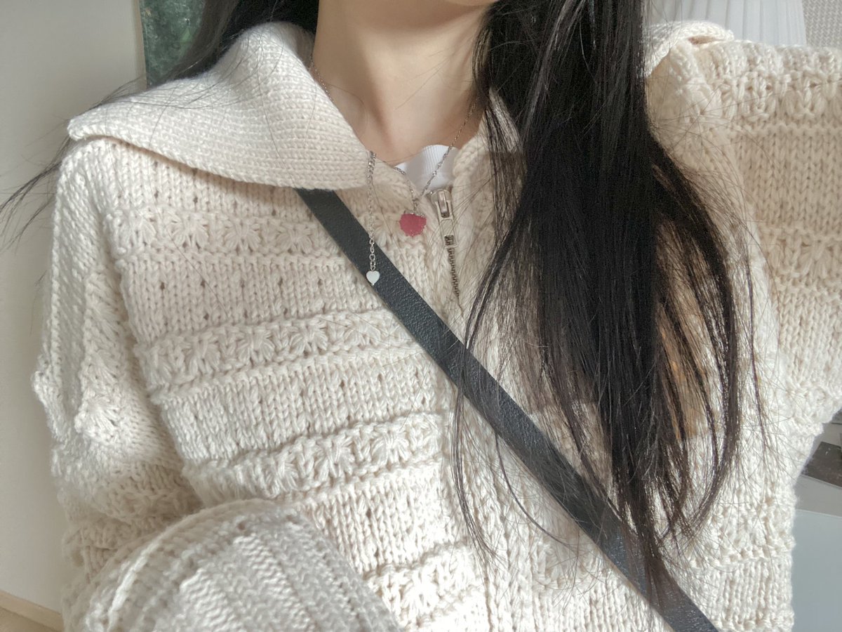 sso__ssweet's tweet photo. 딸기 목걸이 넘 귀여워서 광광 울기🍓 https://t.co/JSXdvJUEnJ