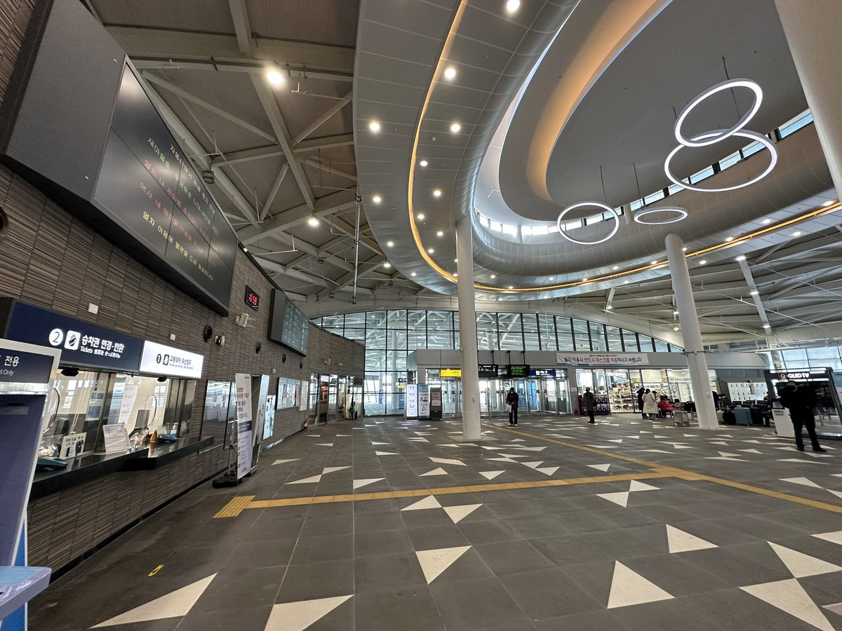 dolphinfarmm's tweet image. 어제는 #요팟시 공개방송에 다녀왔는데 정말 설레고 즐거운 하루. 아직 방송으로 공개되지 않아서 내용은 말할 수 없지만 무척이나 두근거리고 벅찬 시간. #xsfm #podera 
새로운 진행자들도 공개되었는데 내가 무척 좋아하는 분들이라 진짜 좋았음