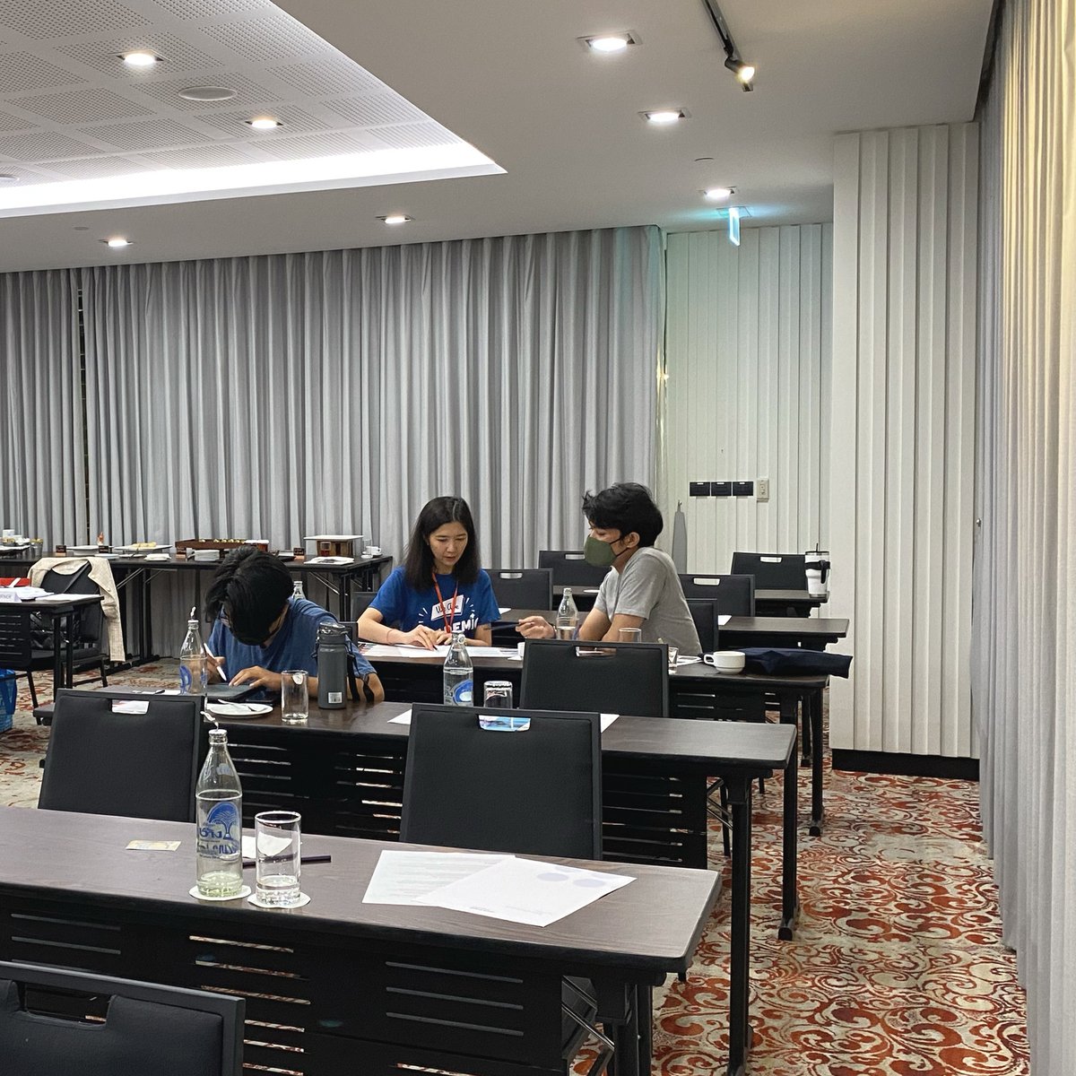 AcademicWorldTH's tweet photo. ✨พี่ ๆ อคาเดมิค เวิลด์เอาภาพบรรยากาศภายในงาน 𝗔𝘂𝘀𝘁𝗿𝗮𝗹𝗶𝗮 𝗦𝘁𝘂𝗱𝘆 𝗗𝗮𝘆 🇦🇺 มาฝากกันค่ะ✨

กิจกรรมดี ๆ ที่พี่ ๆ ทีมงาน ให้คำแนะนำแบบครบ จบทุกเรื่อง #เรียนต่อออสเตรเลีย พร้อมคุยกับน้อง ๆ แบบตัวต่อตัว ให้น้อง ๆ ได้เก็บข้อมูลการไปเรียนต่อแบบเต็มที่ไปเลย ❣😊 https://t.co/N42bHUthUA