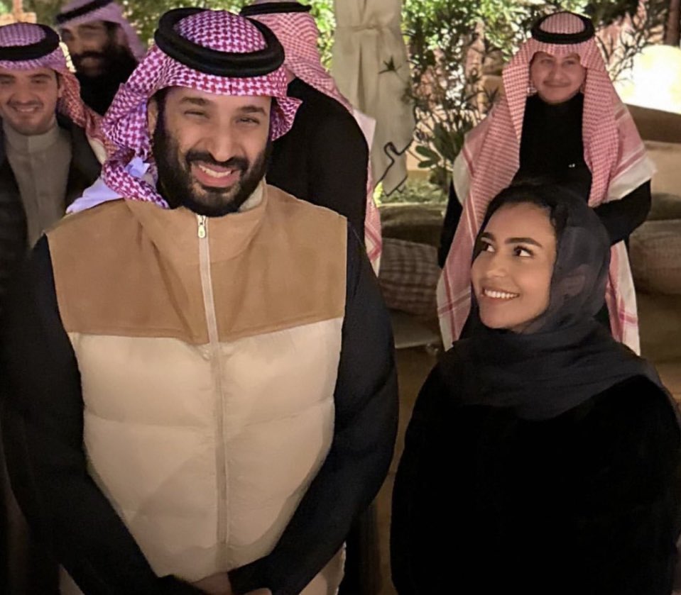 شايفينك .. حلمنا .. بعيوننا
وحافرين اسمك بوسط قلوبنا
#محمد_بن_سلمان