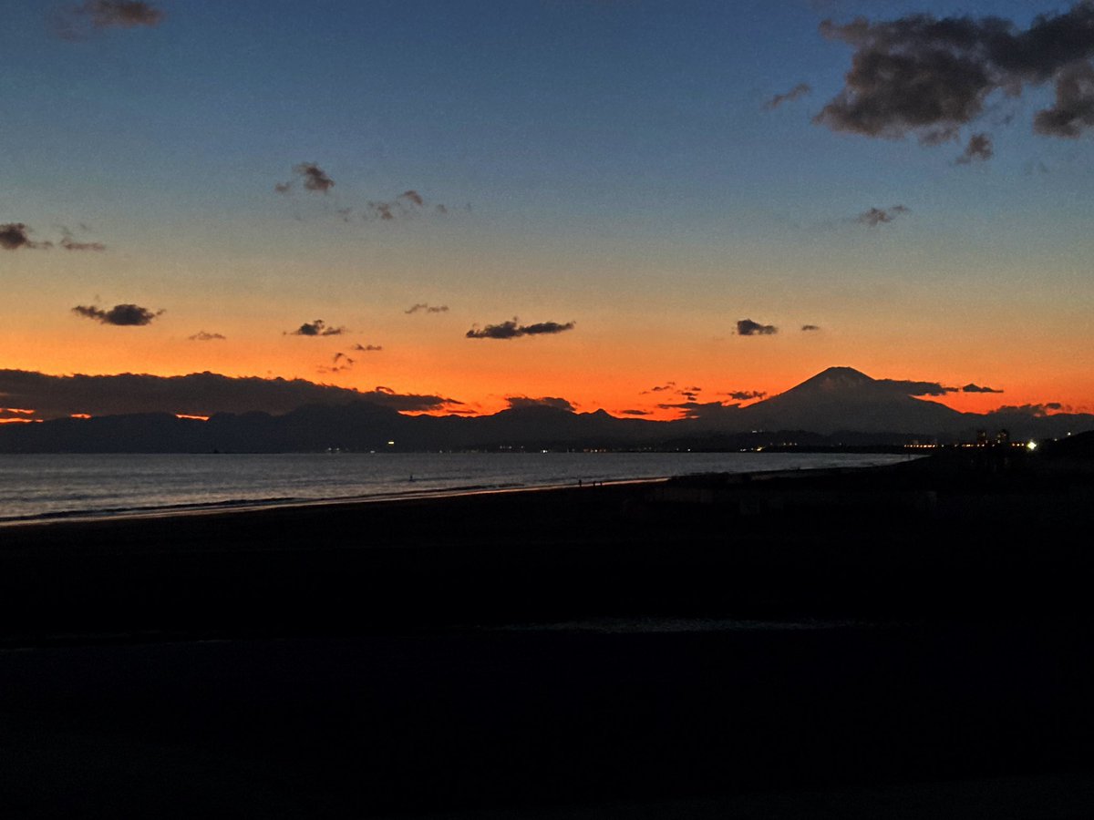 Jetsetterhiyota's tweet photo. 週末が終わるね🥹
明日からまた頑張っぺ
#lifeissimply
#富士山が神々しい https://t.co/OtsZ9lWFvX