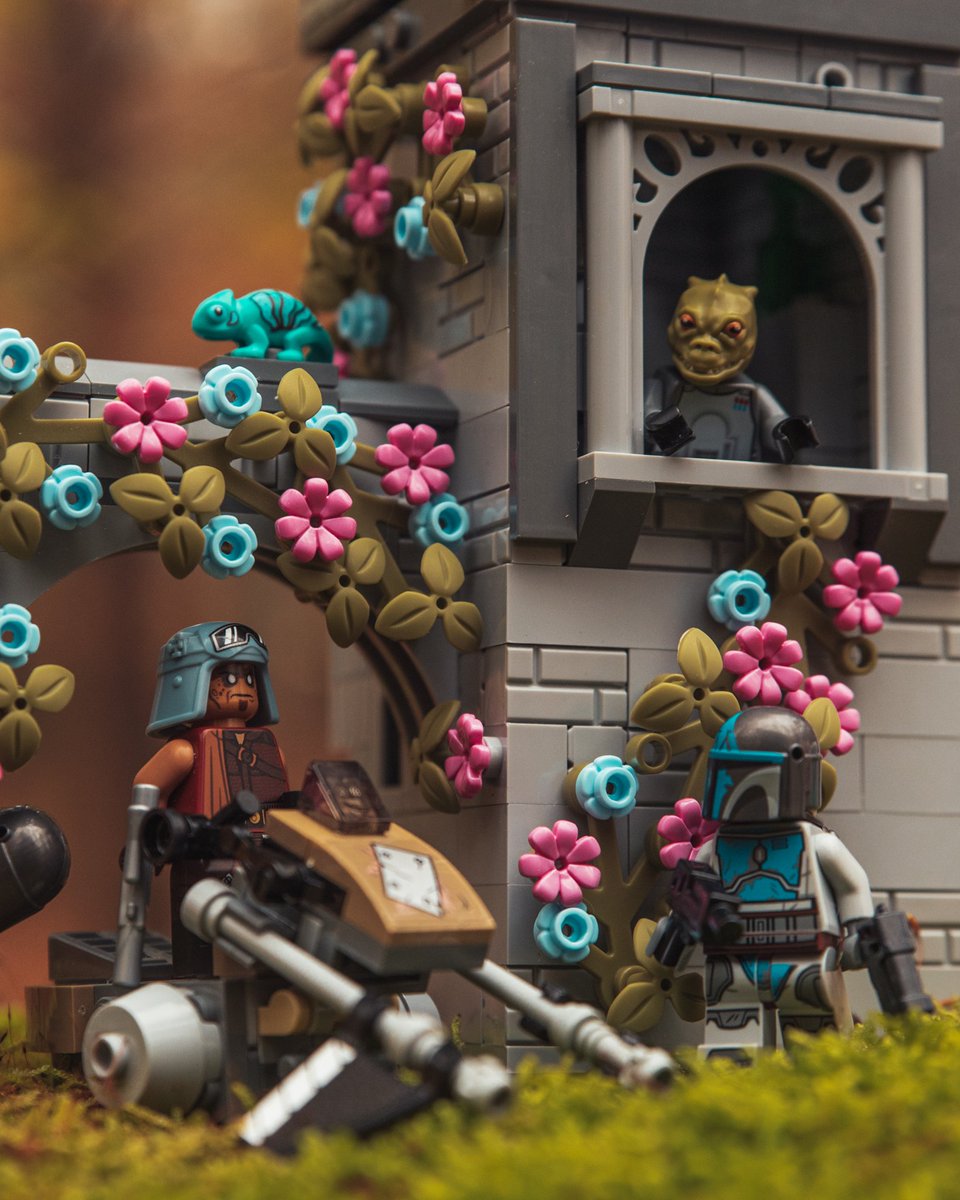 Shady business
<a href="/LEGO_Group/">LEGO</a> #legostarwars #StarWars #toyphotography