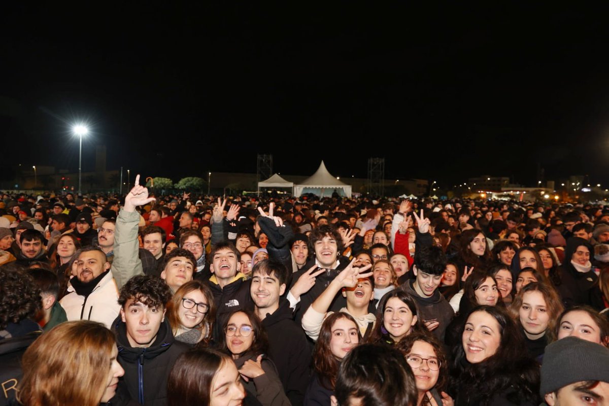 4 capes de roba i més de 19.000 cors contents i calents 💖

A tots aquells que ens volien petits i grisos, hem cantat i ballat amb orgull i alegria. Gràcies <a href="/Antonia_Font/">Antònia Font</a> 

Visca Sant Sebastià!