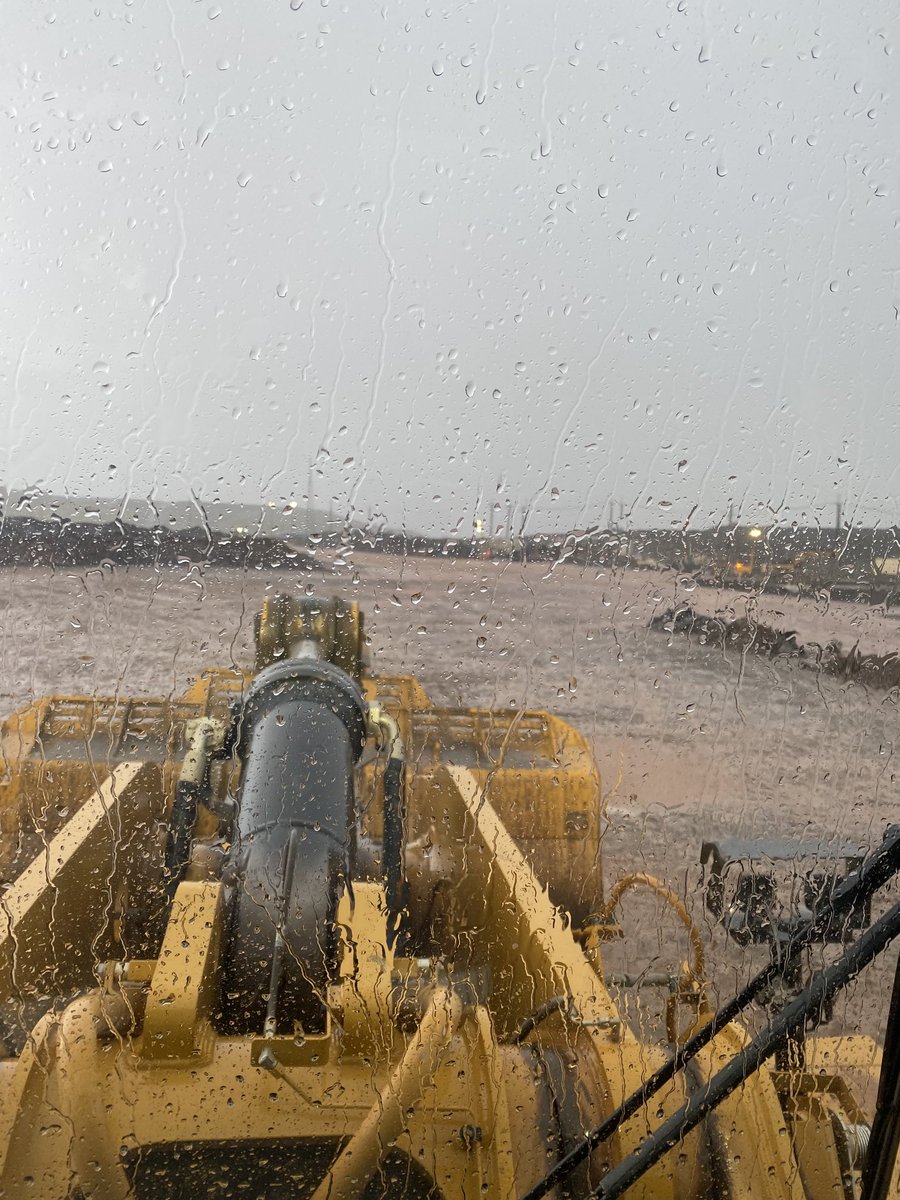 BruceSephton's tweet photo. Raining in the Tanami desert tonight https://t.co/BZ1GsFSgs1