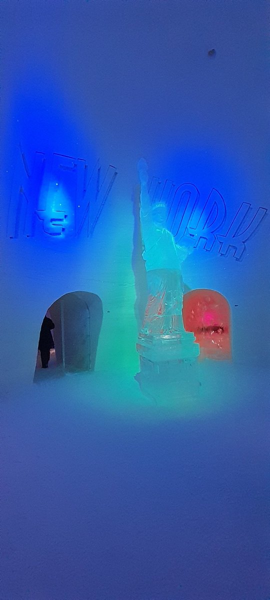 paulaheihei's tweet image. Snow Village exhibition, Statue of liberty. #snowvillage #yllas