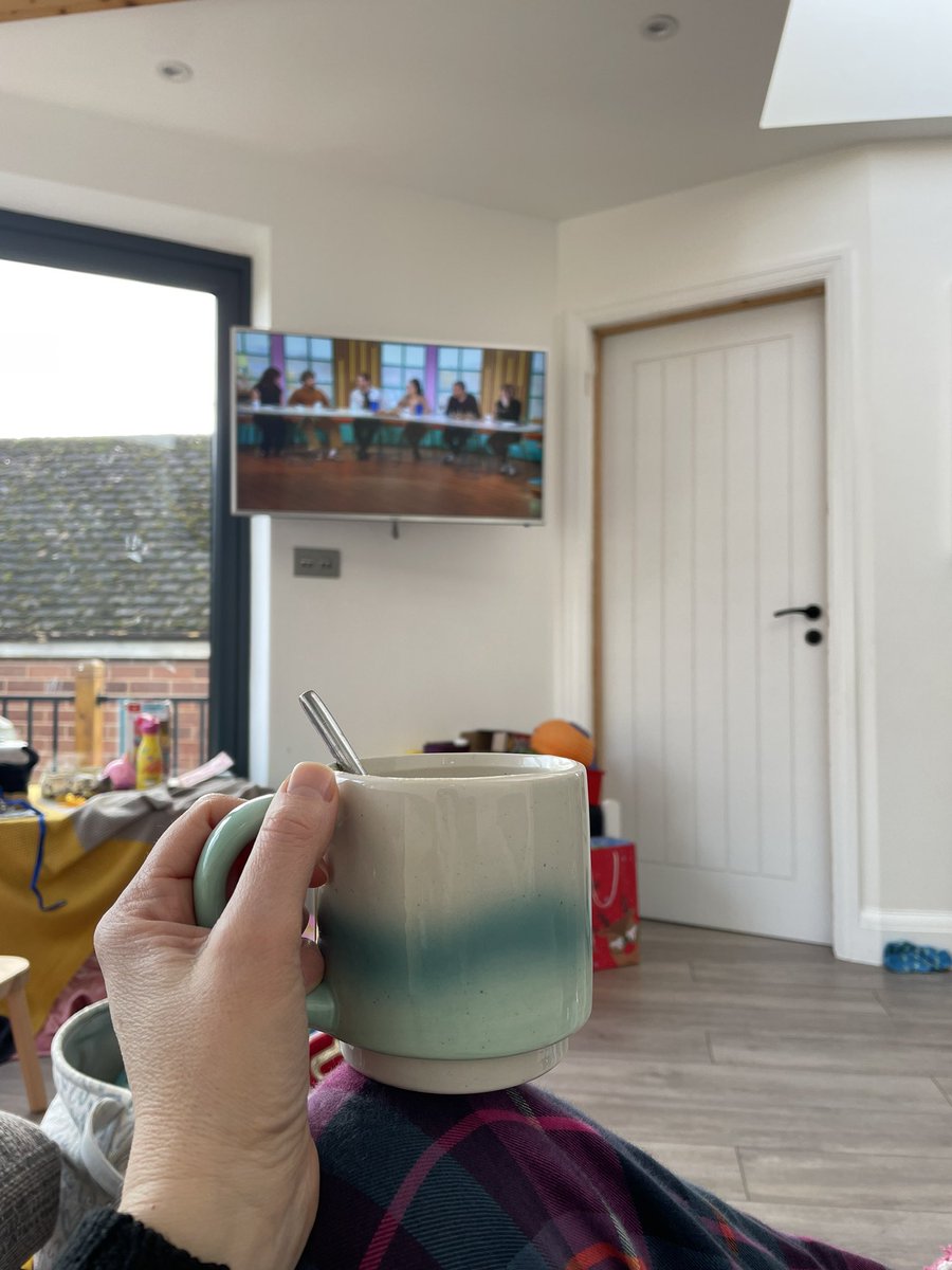 A 5 minute coffee in front of <a href="/SundayBrunchC4/">Sunday Brunch</a> #perfect