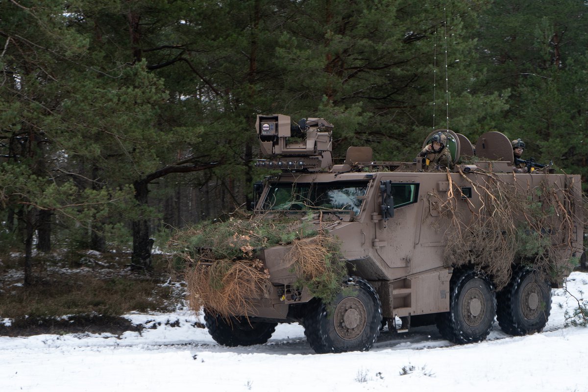 EtatMajorFR's tweet image. #Europe | Exercice 🇬🇧🇫🇷 CABRIT TEMPEST en Allemagne pour les légionnaires de la #13DBLE et les soldats 🇬🇧 @ChurchillsOwn.

Objectif : valider la mise en condition finale avant un déploiement commun, à travers des phases de combat réalistes sur des terrains dégradés. 1/2