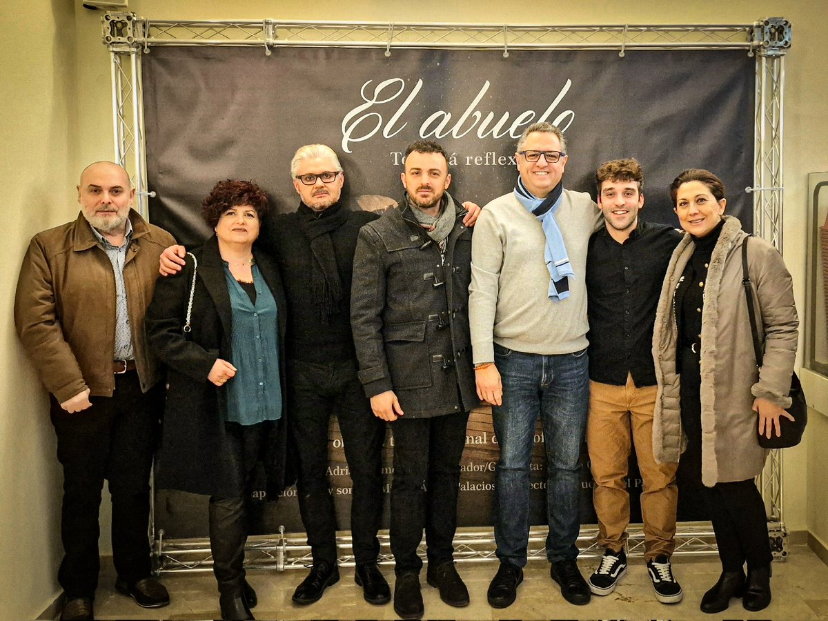 CsManises's tweet photo. Anoche asistimos a la representación de la obra de teatro "El Abuelo " escrita por Onofre Giménez y dirigida por el también manisero Miguel Ángel Palacios.
Un buen trabajo de este tándem y a los que auguramos un gran futuro.
#CSconLaCultura
#CSconLosManiseros
#CSconManises https://t.co/js7vH5KgpR