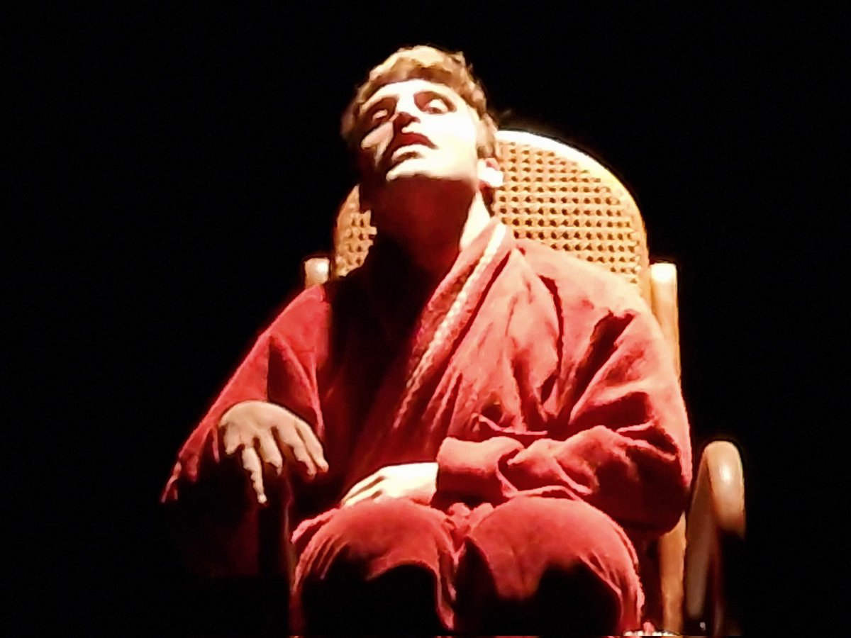 CsManises's tweet photo. Anoche asistimos a la representación de la obra de teatro "El Abuelo " escrita por Onofre Giménez y dirigida por el también manisero Miguel Ángel Palacios.
Un buen trabajo de este tándem y a los que auguramos un gran futuro.
#CSconLaCultura
#CSconLosManiseros
#CSconManises https://t.co/js7vH5KgpR