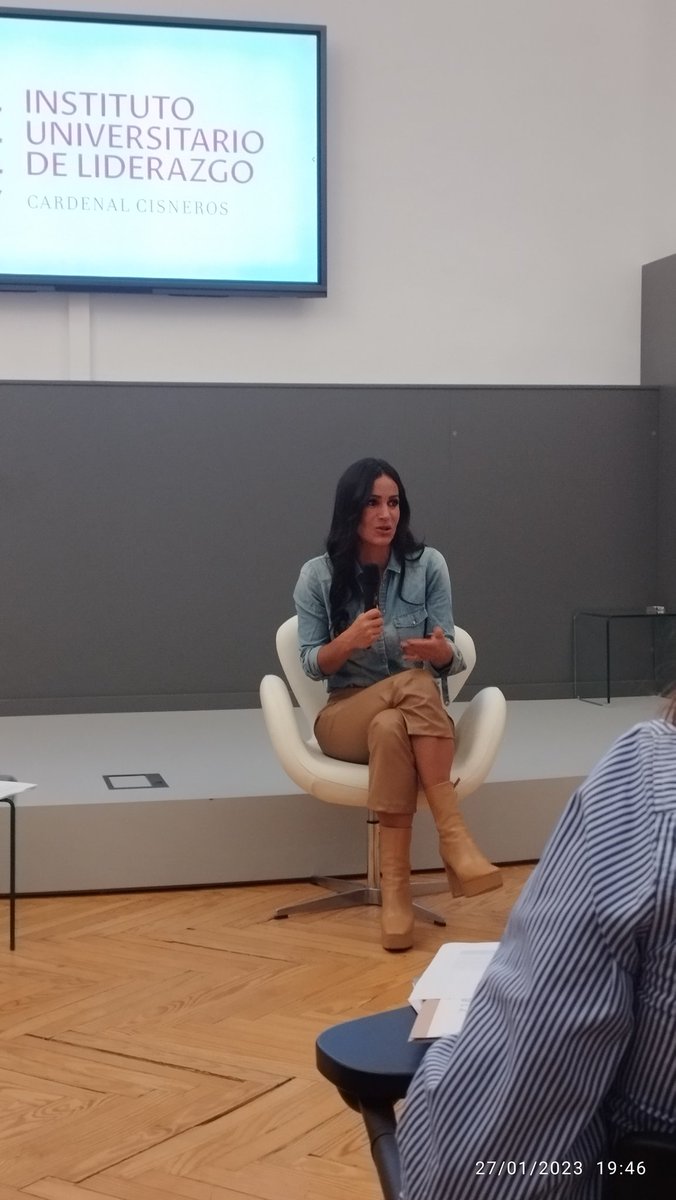 Vesov's tweet photo. El pasado viernes tuve la oportunidad de escuchar a Jorge Bustos y Begoña Villacís y debatir sobre comunicación,  municipalismo y liderazgo.
Dos sesiones muy interesantes.

Gracias por la invitación.
Siempre es un placer volver @InLiderazgoyMgt https://t.co/N5Gw724znm