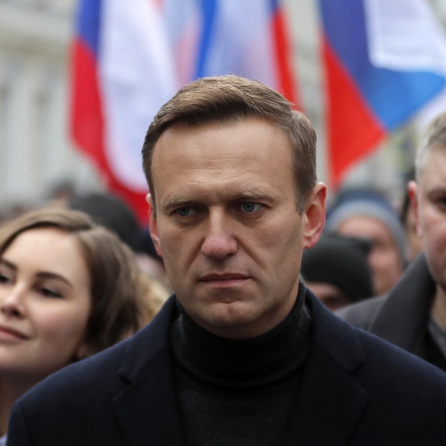 LiaQuartapelle's tweet photo. Ecco come due anni nei gulag di Putin hanno ridotto @navalny. Dopo averci provato con il veleno, il regime lo sta uccidendo con il carcere.
Navalny deve essere liberato #freeNavalny https://t.co/qGUdLw4LB7