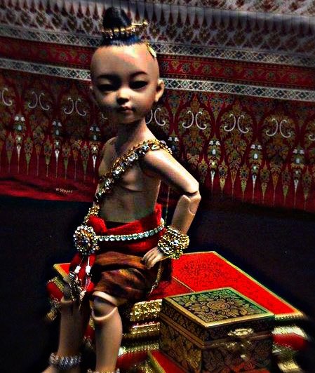 ᚘᚐ ❪ <a href="/THEBEASTXHOST/">𝑻𝑯𝑬 𝑩𝑬𝑨𝑺𝑻 🥀</a> ❫ ᚐᚘ

ᛧᐩ หยุดมาเท้าสะเอวมองพ่อ เอ้านี่ชานมไข่มุกซื้อมาให้แทนน้ำแดงไปก่อน ᐩᛧ

🩸 ╸ [ พ่อหมอคณกร ] 𝟐𝟏:𝟎𝟎 - 𝟐𝟐:𝟑𝟎 น.
🖤 ╸ 𝑻𝑨𝑳𝑲 𝑺𝑲𝑰𝑵𝑺𝑯𝑰𝑷  [𝓢𝓥. 𝟎𝟐/𝟎𝟐]
🐈‍⬛ ╸ กุมาร(กุมารี)กับพ่อหมอที่ลืมถวายน้ำแดง

#อสูรโฮสต์ ━ #THEBEASTXHOST