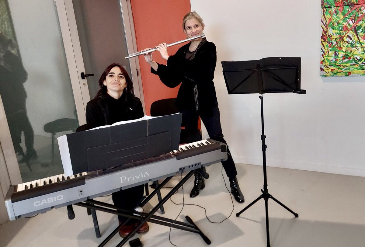duoflautopia's tweet photo. Fue un placer poner ayer nuestra música en la inauguración de la exposición #VidaEnElUniversoVerde, de @ACalleja_Ars con @brionesci y @MalvinGallery. Gracias a todos!! https://t.co/xh5ZbAiuFl