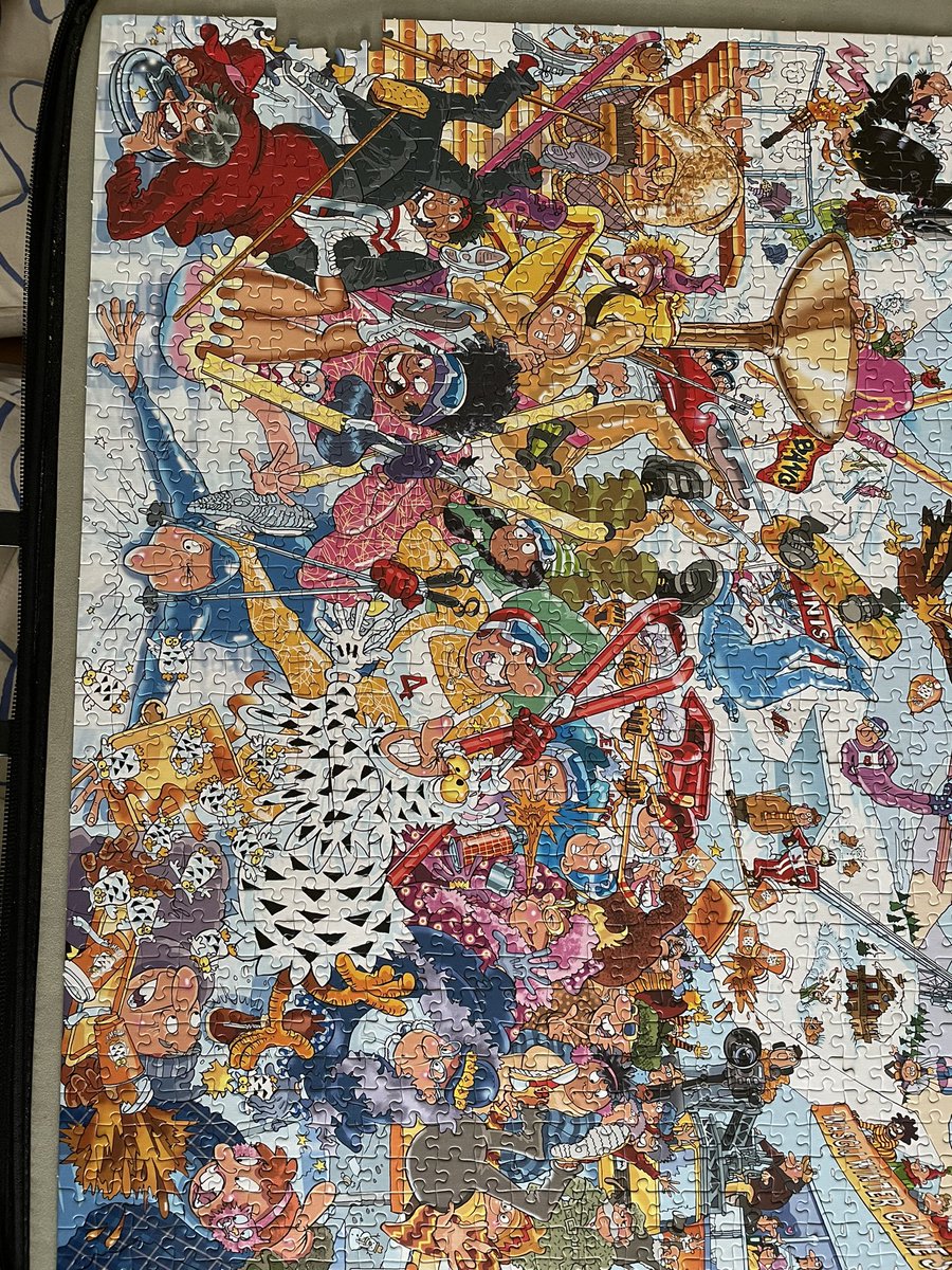 MelaniePateman's tweet photo. Gutted 😭 wasgij puzzle had 3 bits missing https://t.co/DnoOmn9hWG