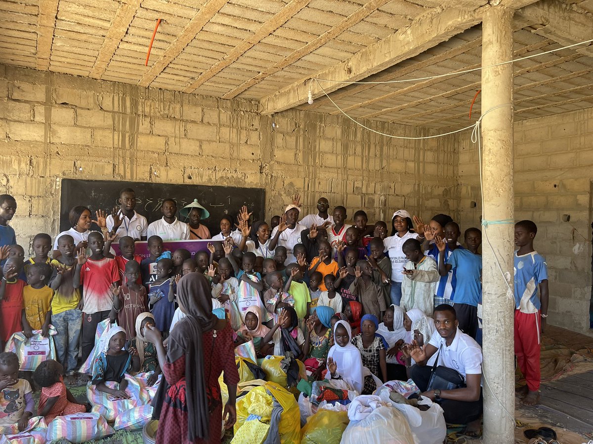 awamb46's tweet photo. La solidarité est devenue un état d’esprit 🧠
Donnons sans rien attendre en retour 🙏
Nous sommes #lespaumesdelasolidarite https://t.co/NXq2teXvmn