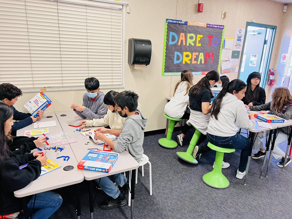 GersonSalazarV's tweet image. We had such an amazing week @RascalPride learning with Lego Gearbots and gadgets. Also for the very first time we tried #CodingCritters with 2nd graders and they totally loved them…