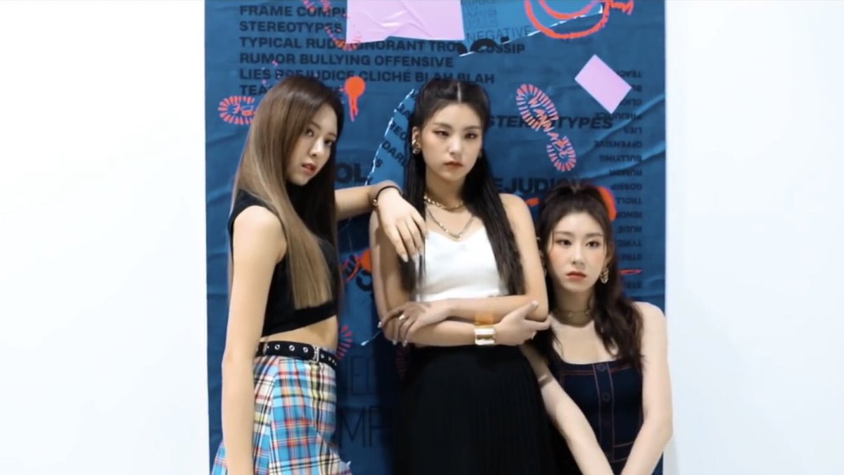 yezyfied's tweet photo. they had five dollars and a dream https://t.co/kazS28916Q