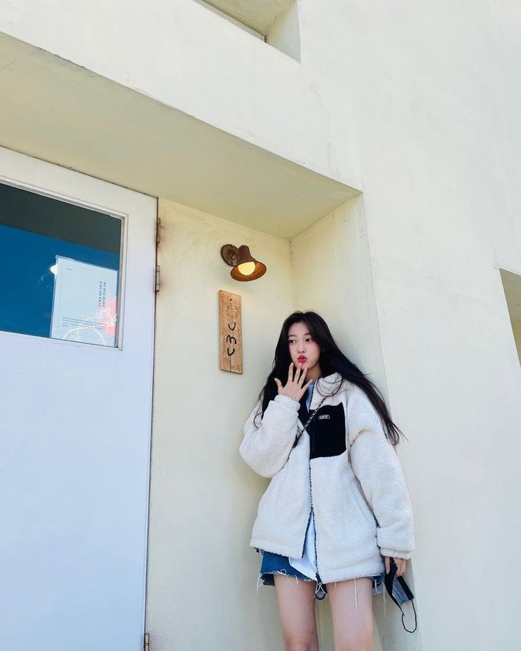 C__Yerim's tweet photo. ㅤㅤㅤㅤㅤ
⠀   ⠀  ⠀⠀   ⠀  𝗱o𝗻't 𝘀tɑn𝗱 𝘁here 
⠀   ⠀  ⠀⠀   ⠀  loo𝐤𝐢𝐧𝐠, hōnǝy◞✦
ㅤㅤㅤㅤㅤ https://t.co/XsdNFKBcFg