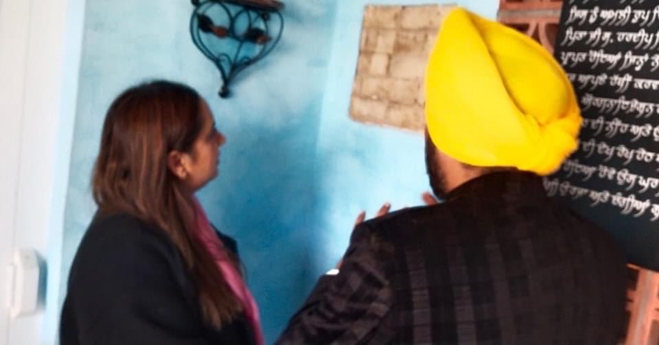 DrAmanaap's tweet photo. ਕੱਲ ਕੋਟ ਈਸੇ ਖਾਂ ਵਿਖੇ ਕੁਦਰਤੀ ਮਟੀਰੀਅਲ ਨਾਲ ਬਣਾਇਆ ਉੱਤਰੀ ਭਾਰਤ ਦਾ ਪਹਿਲਾ ਘਰ ਜਿਸ ਦੇ ਉਦਘਾਟਨ ਸਮਾਰੋਹ ਵਿਚ ਸ਼ਿਰਕਤ ਕੀਤੀ ਗਈ #KanwarGrewal #Varinder bhullar @ArvindKejriwal @BhagwantMann @raghav_chadha @JarnailSinghAAP @SandeepPathak04 @raoarunyadav17 https://t.co/IAEM8gq2gC