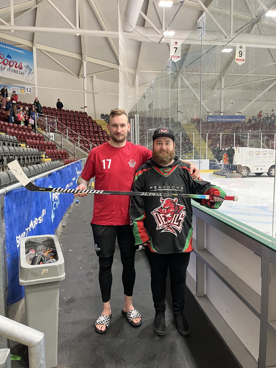 Sfournier74's tweet photo. The winner of the stick draw for ⁦@G92Vodka⁩ ⁦@Deiniol_⁩ . Congrats brother - appreciate the support https://t.co/UCDa9w7lkS