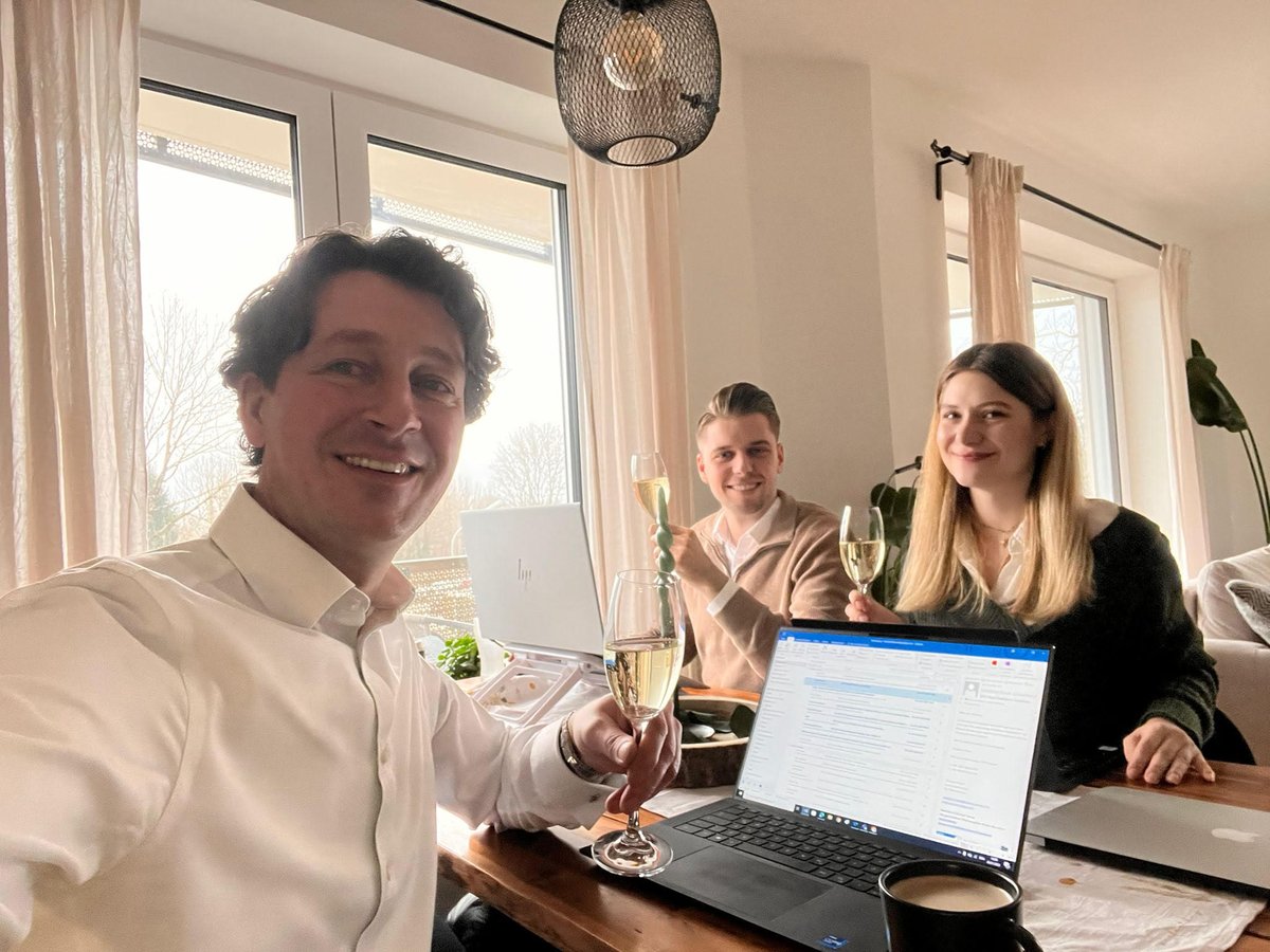 😀This week we had one of those meetings IRL that are way too rare. We made good progress on our data platform and successfully wrapped up some formal matters. 
💪Working remotely provides all of us with the flexibility we always wanted, but  nothings beats meeting in person.