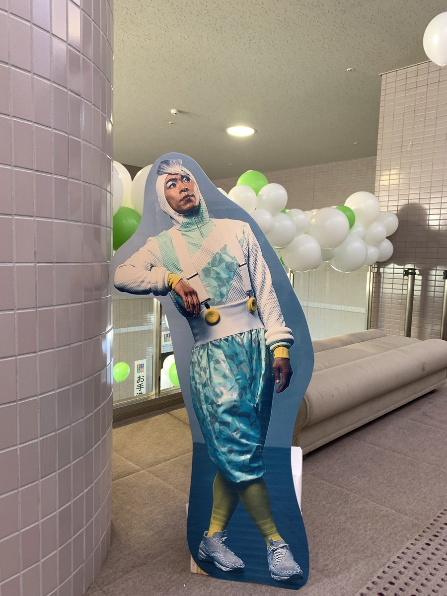 kiyo_____kiyo's tweet photo. しるべっとホールのスタッフさんが考えてパネルを飾り付けされたそうです✨
バルーンもテクノサーカスなカラーで素敵すぎる🎈✨
#白A #technocircus #中標津町 #しるべっとホール #北海道 https://t.co/RwMl6AkZkU