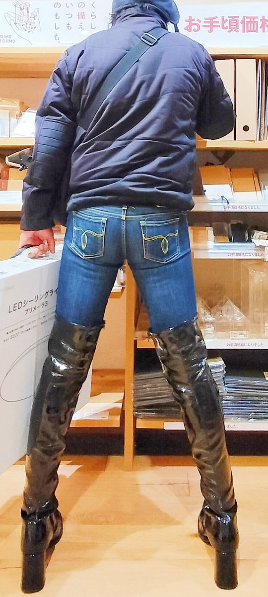 yokaFLIP2's tweet photo. #ThighLengthboots  #Thighhighboots #moussyjeans #feti #bootsover  #tightskinnyjeans #overthekneeboots #highboots #thighboots #kneeboots #highkneeboots #bootgoals #otkboots #bootfeti #skinnyjeans#long legs https://t.co/ckspcp39QK