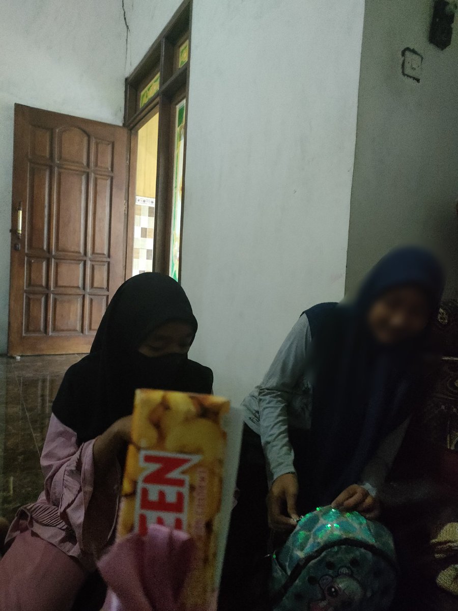 murphycill's tweet photo. DAY 20~get gift from cinta and matul, may God give u both more love, Thanks😘
#UniversitasAirlangga
#KKNBBM67Unair
#UNAIRWCU
#GLOBALSDG's
#SDG
#UNAIRFORSDG's
#Unairmengabdi
#Unairmengabdi
#DUNGUS_CERME_GRESIK https://t.co/bYxwLTgTDp